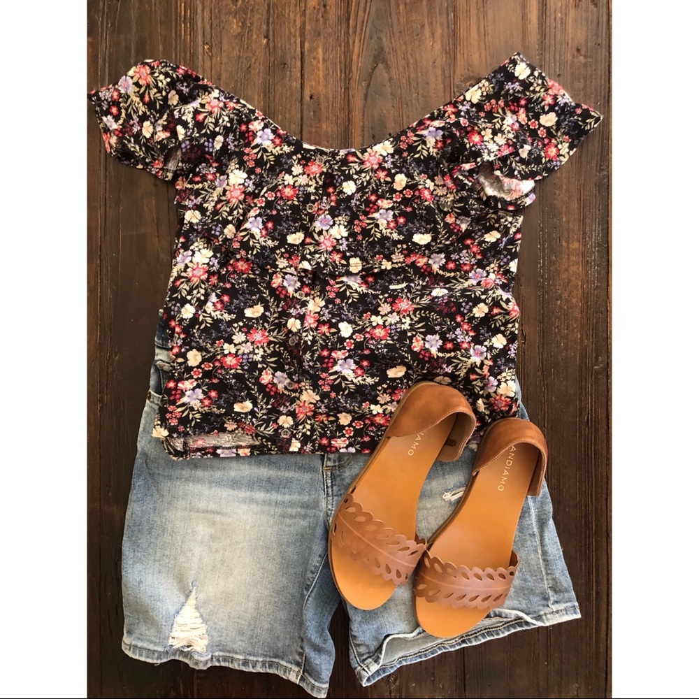 5 for $25 AE off the shoulder top